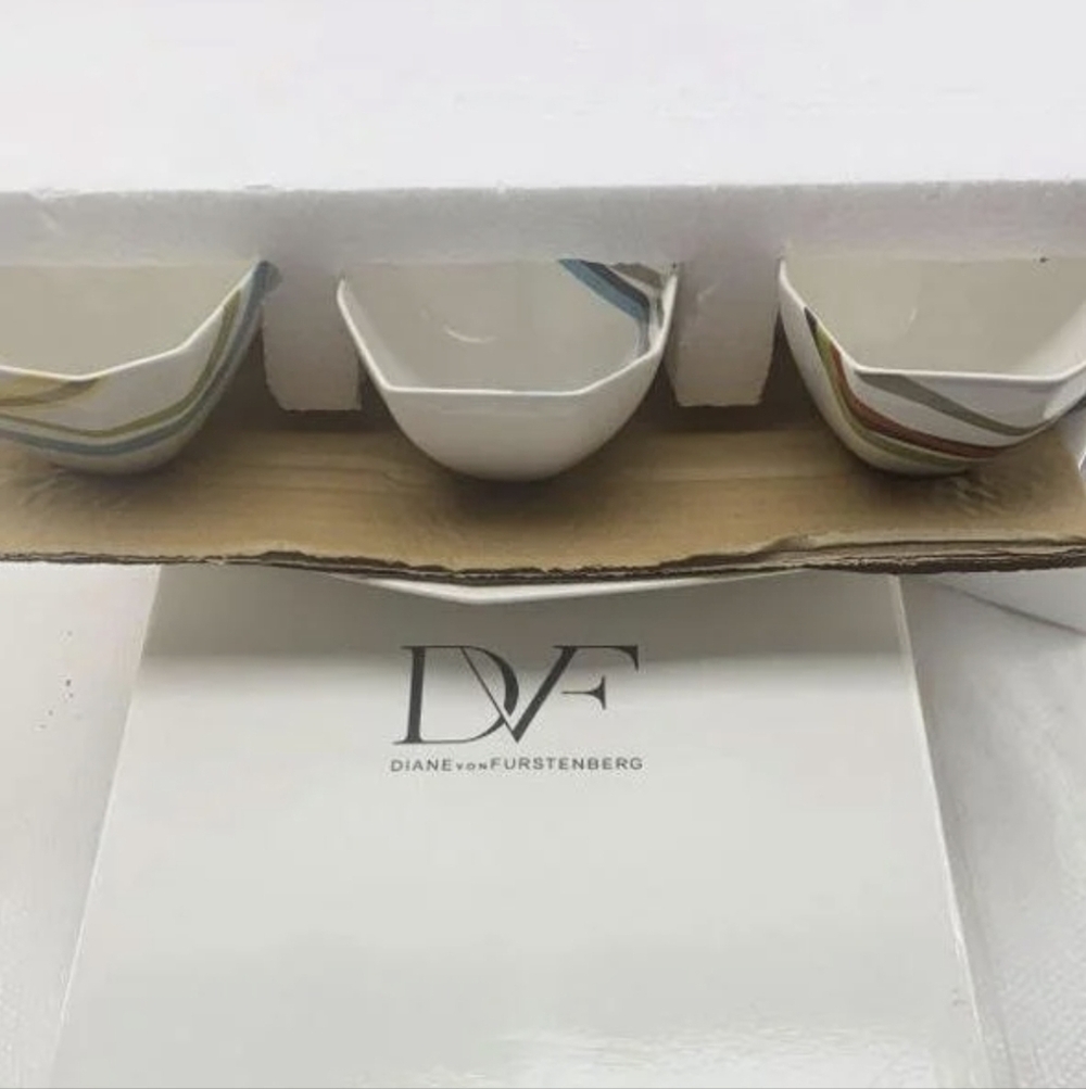 NEW / NIB Diane von Furstenberg White Ceramic Dip Bowl Set with Tray